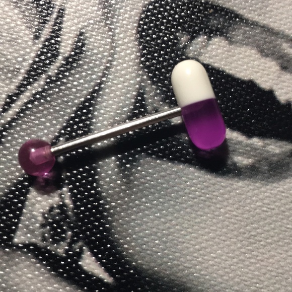 💊 Chill Pill Tongue Barbell - Picture 2 of 8